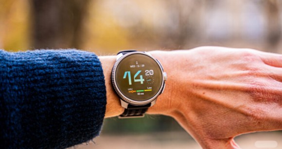 Suunto Race : la version titane de cette montre connectée notée 9/10 est à -25 % sur Amazon