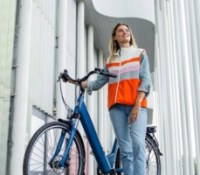 Cette veste vélo imperméable, réfléchissante et stylée sera votre meilleure alliée pour cet hiver