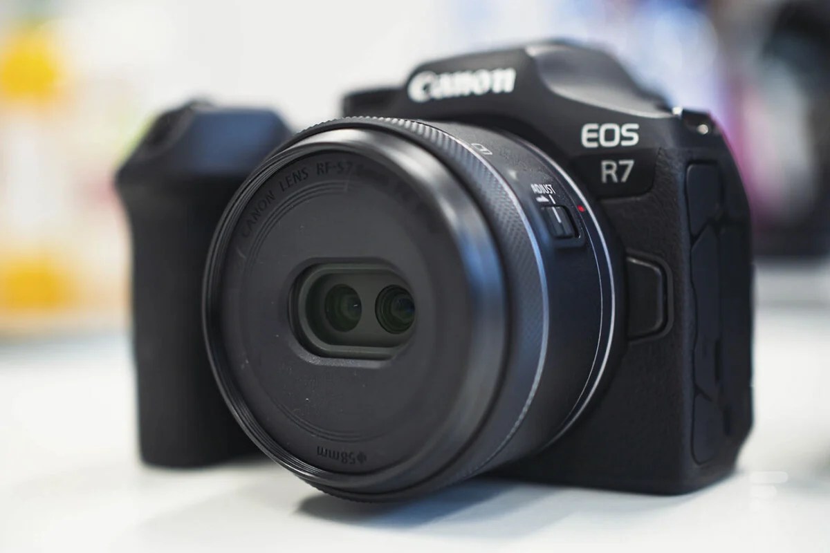 L'objectif Canon RF-S 7.8mm F4 STM DUAL