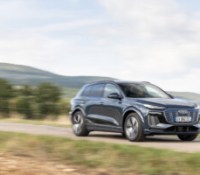 On a essayé l’Audi Q6 e-tron électrique : plus d’autonomie qu’un Tesla Model Y, mais est-ce que ça suffit ?