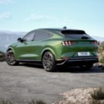 La voiture électrique pollue moins que l’essence, même lorsqu’elle est rechargée avec de l’électricité carbonée : voici les chiffres