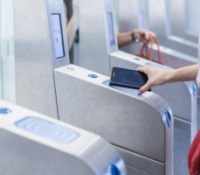 Passe Navigo/ Ile de France Mobilités/Gare Peirere/Paris 75017/18.07.2018/Comediens Anais Pessey et Laurent Pariente/ Sennse/