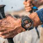 Cette montre Wear OS vient chasser sur les platebandes des modèles Garmin haut de gamme