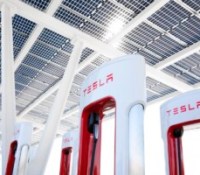 Tesla va dégainer une nouvelle station de Superchargeurs gigantesque avec un nombre impressionnant de bornes