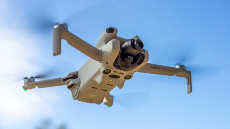 DJI Mini 4 Pro : ce petit drone grand public noté 9/10 est en forte promotion sur Amazon