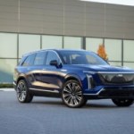 Voitures électriques : pourquoi les Cadillac vendues en Europe sont moins bonnes qu&rsquo;aux États-Unis (à un détail près)