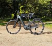 Une allure haut de gamme, et un coloris mat flatteur. // Source : M. Lauraux pour Frandroid