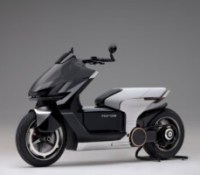 Voici les scooters et motos électriques de 2025 : on a vu les 10 plus grandes nouveautés qui vont chambouler le marché