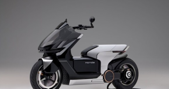 Voici les scooters et motos électriques de 2025 : on a vu les 10 plus grandes nouveautés qui vont chambouler le marché