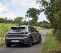 Peugeot E-208 // Source : Jean-Baptiste Passieux - Frandroid