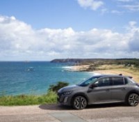 Peugeot E-208 // Source : Jean-Baptiste Passieux - Frandroid