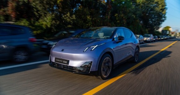 On a conduit le Lynk & Co 02, une voiture électrique « chinoise » qui veut vous faire gagner de l’argent