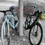 Comment immobiliser son vélo (électrique) sans béquille ? Cette marque allemande a trouvé une astucieuse solution