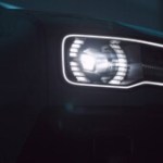 Renault nous raconte l’histoire derrière l’immense calandre lumineuse de la nouvelle R4 électrique