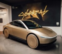 On est montés à bord du Tesla Cybercab, la voiture électrique à 35 000 € sans volant ni pédales