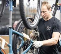 Le célèbre constructeur de vélos Cube prend une décision atypique pour produire certaines de ses pièces