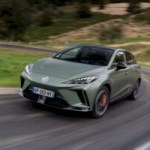 MG officialise l’arrivée des batteries semi-solides “abordables” sur ses voitures électriques dès l’an prochain