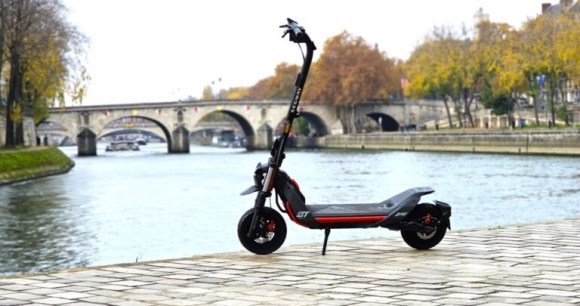 On a testé la Segway ZT3 Pro E, une trottinette électrique avec un excellent rapport qualité-prix