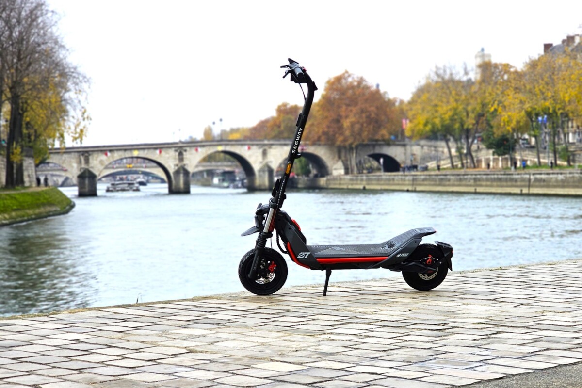 On a testé la Segway ZT3 Pro E, une trottinette électrique avec un excellent rapport qualité-prix