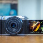 Fujifilm X-M5 : cet appareil photo hybride pensé pour les vlogueurs et livré avec son zoom ne dépasse pas les 900 €