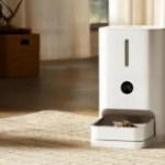 Ce pack Xiaomi avec distributeur de croquettes connecté + caméra de surveillance à -37,5 % est idéal à offrir aux parents d’animaux