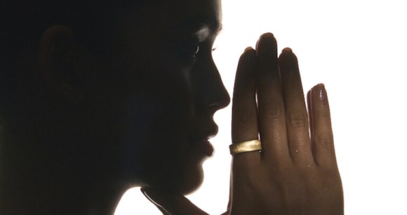 Cette bague connectée se pare d’or 18 carats pour un prix particulièrement luxueux