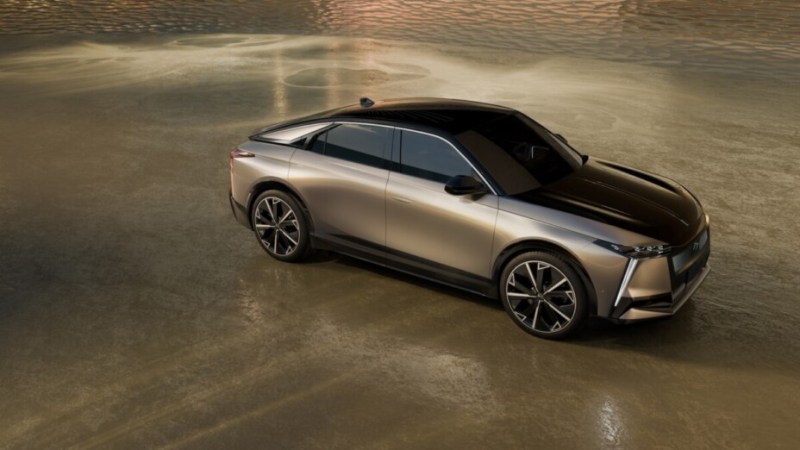 DS N°8 : voici les premiers prix de la voiture électrique française qui fait mieux que Tesla en autonomie DS N°8 : voici les premiers prix de la voiture électrique française qui fait mieux que Tesla en autonomie