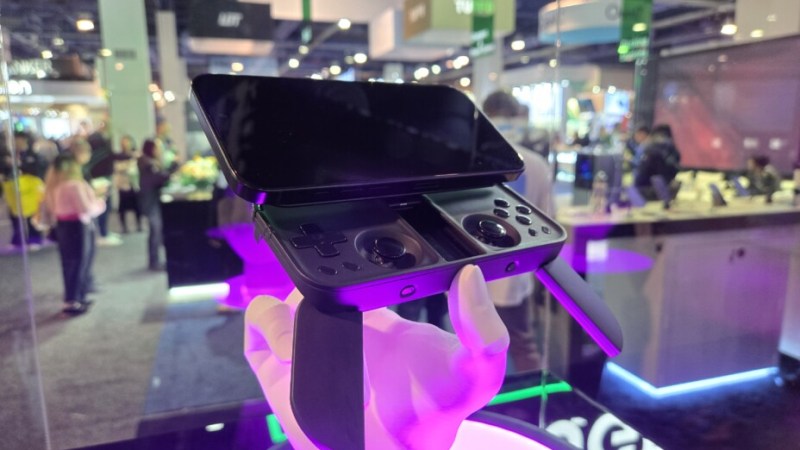 Nous avons joué avec la M-Con, une manette mobile étonnante créée par un YouTubeur