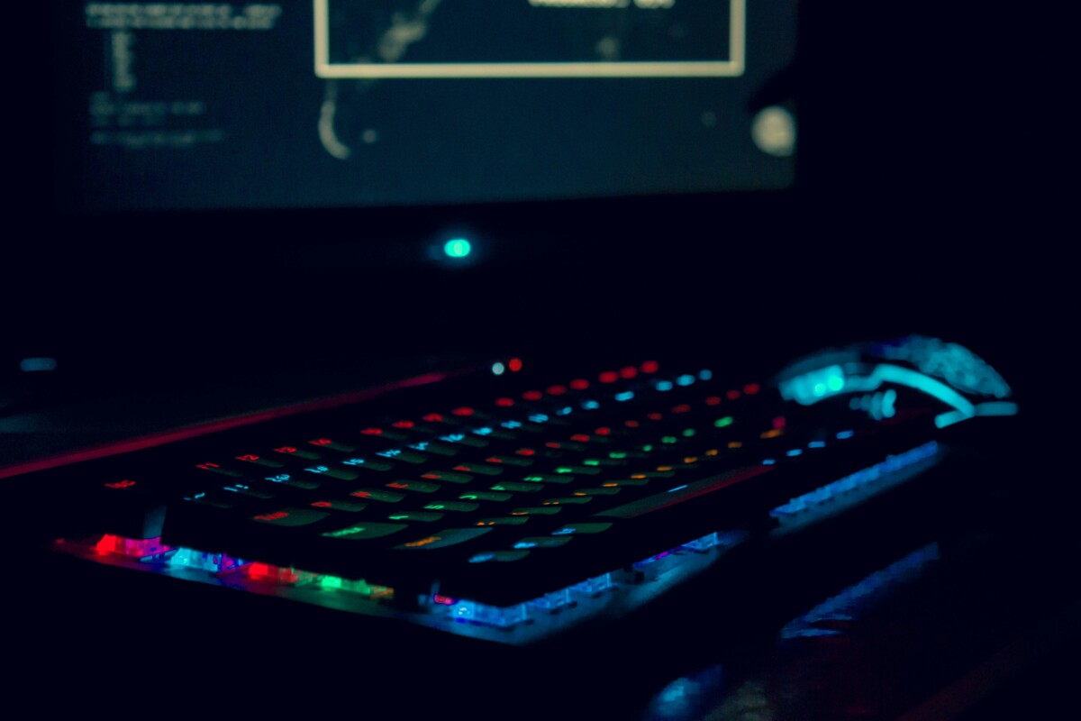 Photo d'un clavier et d'une souris PC