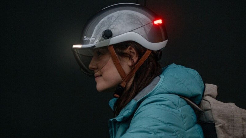 Clignotants, feu-stop et design soigné : ce casque vélo français n’aurait-il pas tout pour lui ? Clignotants, feu-stop et design soigné : ce casque vélo français n’aurait-il pas tout pour lui ?