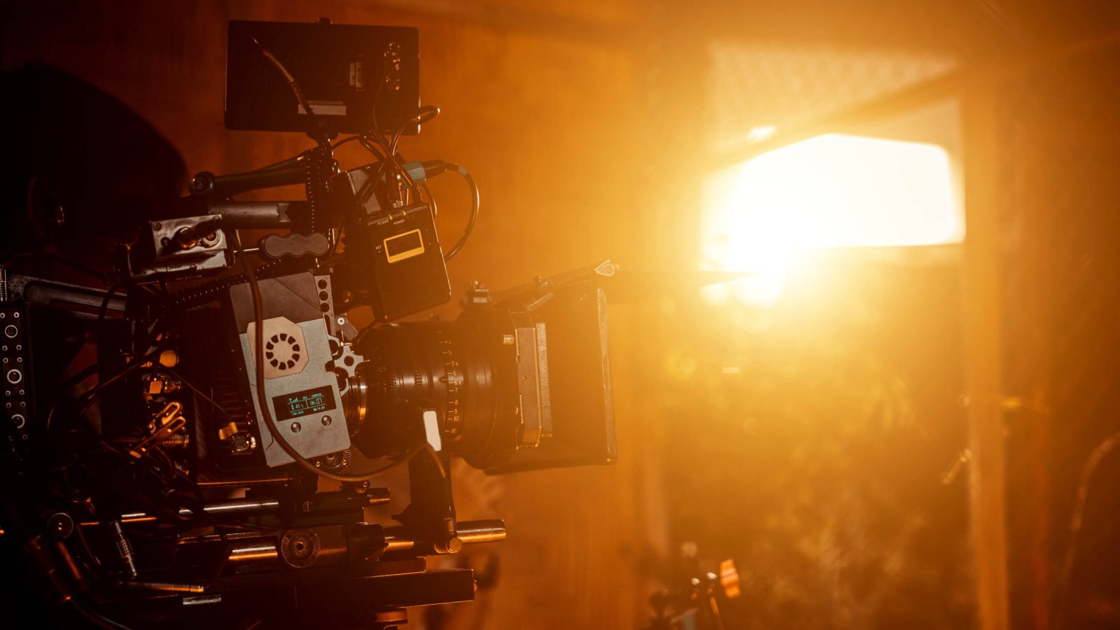 Le mode Filmmaker adapte automatiquement lâ€™image en fonction de la lumiÃ¨re ambiante pour...