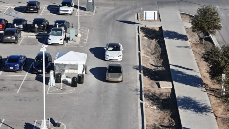 Cybercab : le taxi autonome réapparaît avec un volant, Tesla cache-t-il une version conducteur ? Cybercab : le taxi autonome réapparaît avec un volant, Tesla cache-t-il une version conducteur ?
