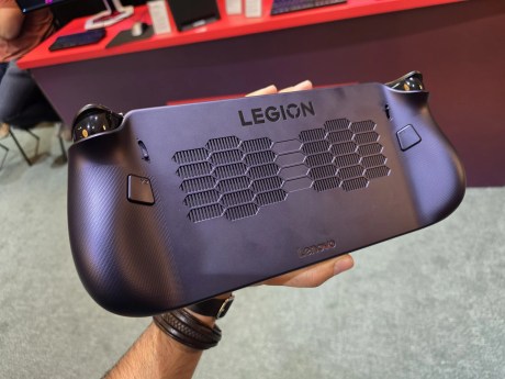 Lenovo Legion Go S Powered by SteamOS // Source : Frandroid