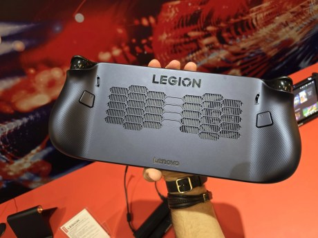 Lenovo Legion Go S Powered by SteamOS // Source : Frandroid