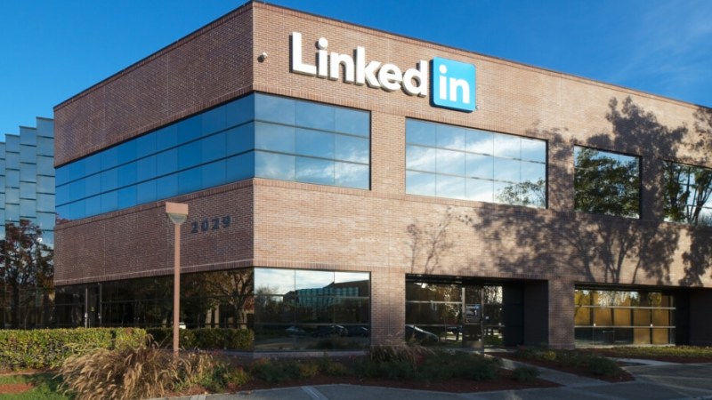 Pourquoi LinkedIn se retrouve assigné en justice en France ?