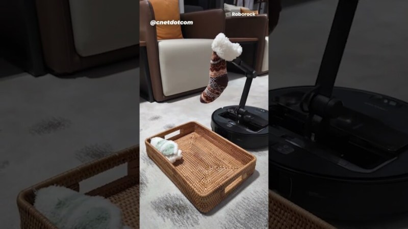 Voici le premier aspirateur robot avec … un bras : le Roborock Saros Z70 !