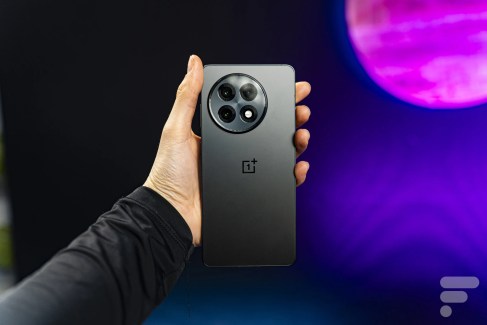 OnePlus 13R // Source : Chloé Pertuis pour Frandroid