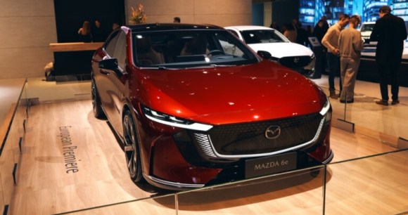 Quand le Japon s’allie à la Chine pour son virage électrique : on a vu la Mazda 6e