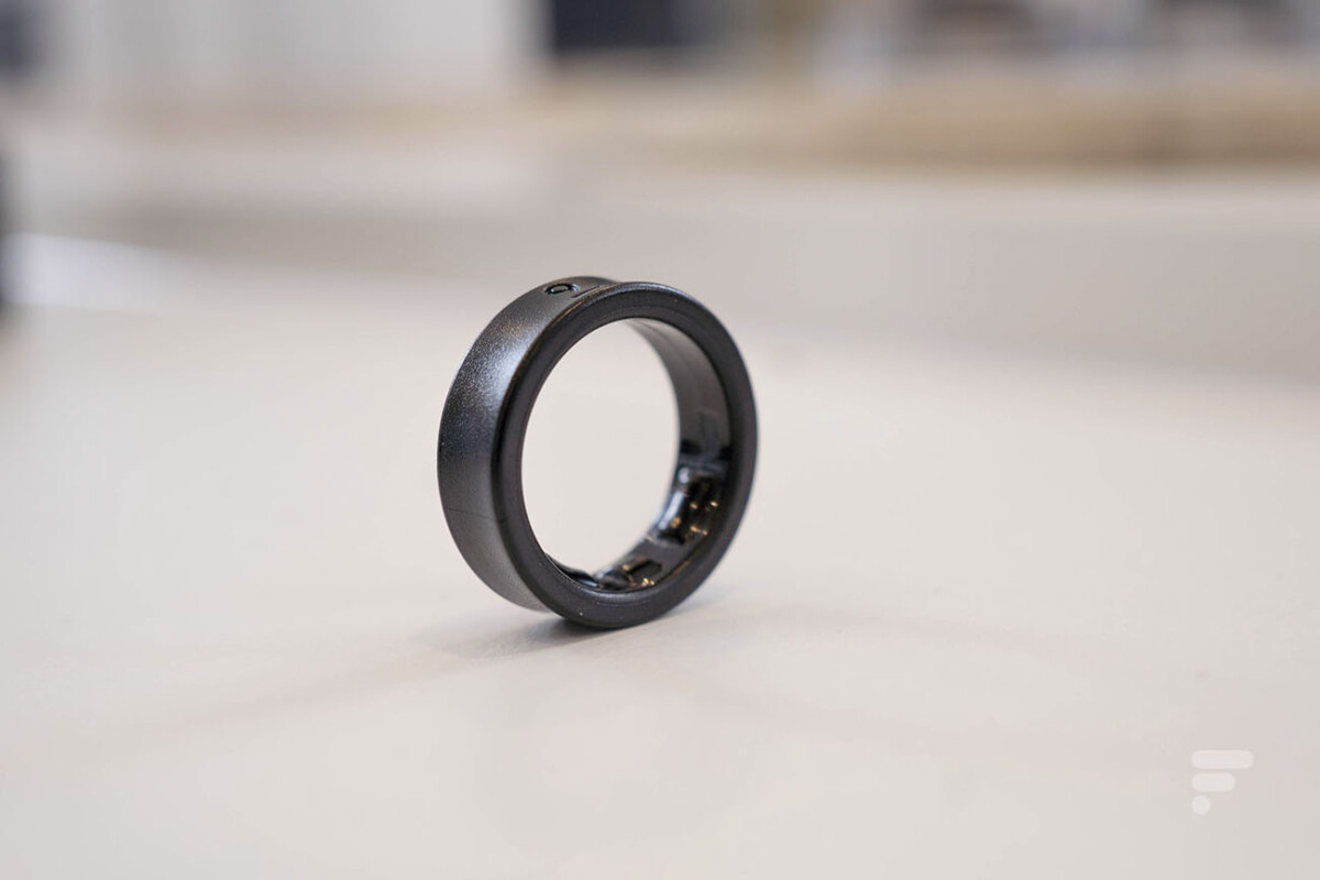 Une Galaxy Ring en plastique pour essayer les tailles