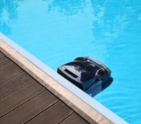 On a vu le robot de piscine « le plus puissant au monde » et il n’arrive pas seul