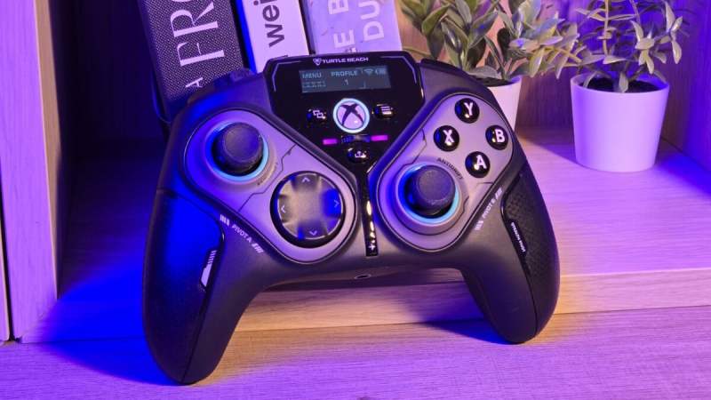 Amazon divise par deux le prix de la Turtle Beach Stealth Pivot, une manette intrigante avec des touches rotatives