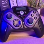 Amazon divise par deux le prix de la Turtle Beach Stealth Pivot, une manette intrigante avec des touches rotatives