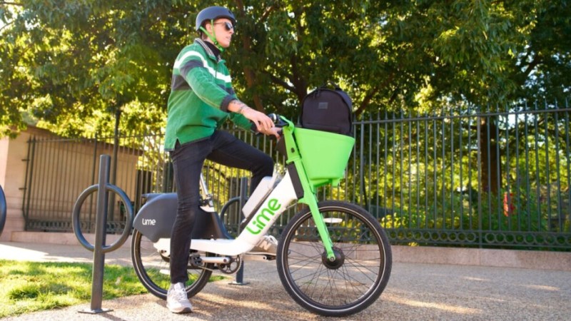 Comment Timothée Chalamet a fait de la pub pour le vélo électrique par accident Comment Timothée Chalamet a fait de la pub pour le vélo électrique par accident