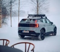 La petite voiture électrique de Volvo reçoit une version historique : voici l’EX30 Cross Country