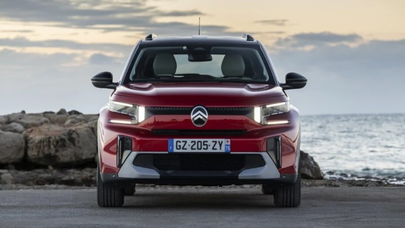 La voiture électrique à 100 € par mois revient en France, et il faudra être rapide