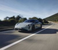 Voitures électrique : rien ne va plus pour Porsche qui annonce des licenciements et le retour du thermique