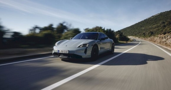 Voitures électrique : rien ne va plus pour Porsche qui annonce des licenciements et le retour du thermique