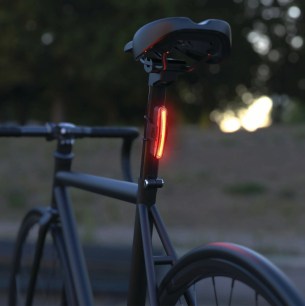 Les lumières sont amovibles, utilisables partout sur le vélo. // Source : Fend