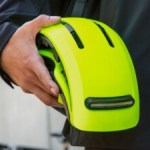 Ce casque vélo pliant est très pratique et intègre un éclairage astucieux