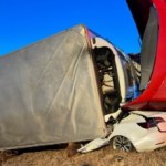 Une Tesla se fait littéralement écraser par un camion et le conducteur s’en sort indemne : un ingénieur nous explique pourquoi